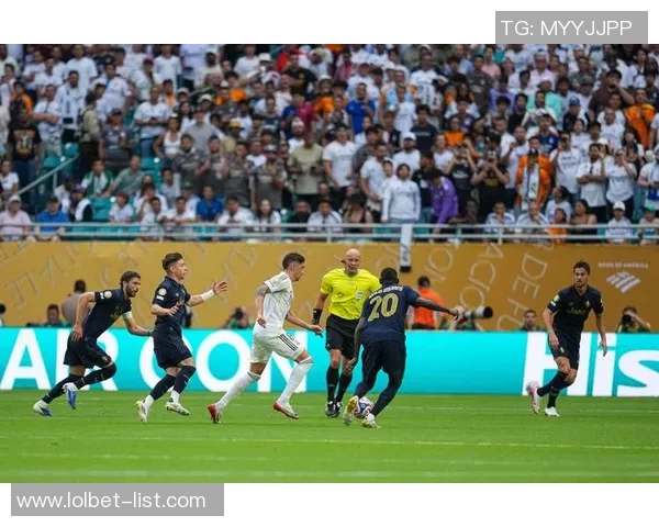 中超赛场惊现冷门皇马以四球大胜曼城引发全场狂欢