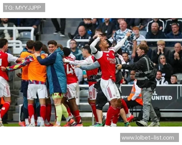 中超精彩对决阿森纳与巴萨战成平局帽子戏法引发争议判罚热议